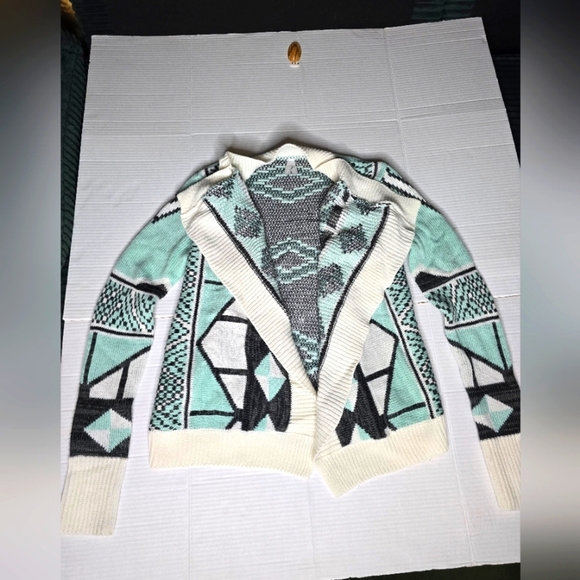 Geometric Patterned Women's Sweater - Cream and Gray - Picture 1 of 3